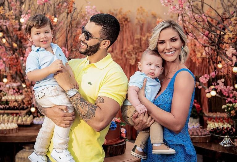 Com quase 6 meses, filho de Gusttavo Lima tem atitude emocionante com irmão; Veja!