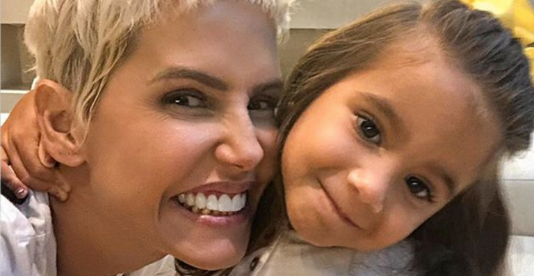A fantasia de Carnaval combinando de Deborah Secco e Maria Flôr deixou todo mundo apaixonado