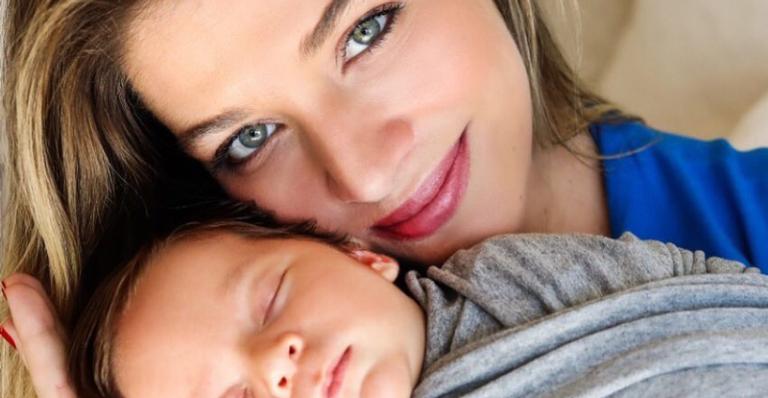 Afilhado de Marina Ruy Barbosa, filho de Luma Costa encanta a internet com seu primeiro ‘mesversário’