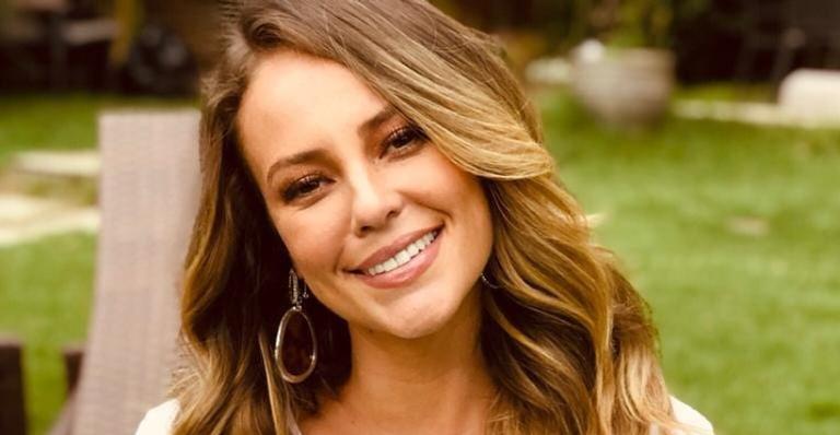 Nua? Paolla Oliveira confunde seguidores ao exibir corpão em foto de biquíni