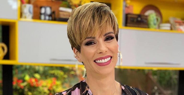 ”Me dediquei de corpo e alma”; Após vencer câncer, Ana Furtado recorda desfile como rainha de bateria