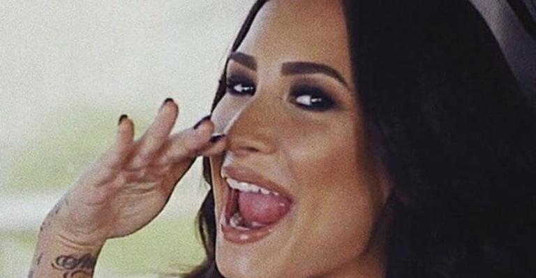 Com força total! Demi Lovato dá soco em homem e arranca dente do rapaz