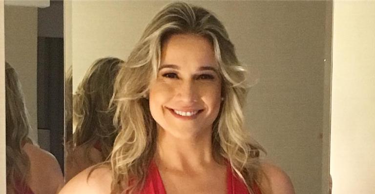 Mesmo triste com fim do carnaval, Fernanda Gentil posta foto romântica com namorada e se declara