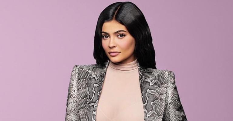 Aos 21 anos, Kylie Jenner se torna a bilionária mais jovem do mundo e supera Mark Zuckerberg