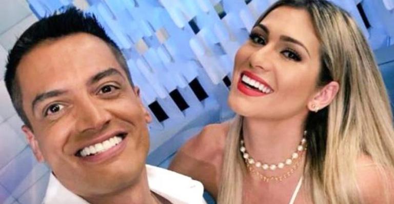 Na cama com Lívia Andrade, Leo Dias faz confissões sobre a amiga: ”Ela está bêbada”