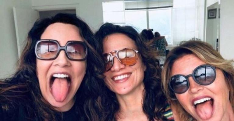 A fila andou! Ana Carolina reata relacionamento com ex-namorada italiana