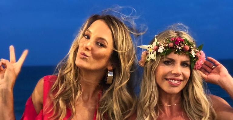 Amigas, Karina Bacchi e Ticiane Pinheiro passam tarde juntas e acumulam muita fofura em única foto