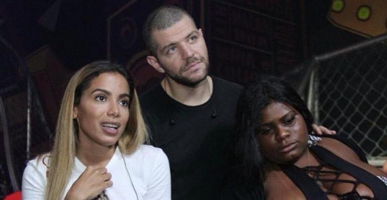 Melhor amigo de Anitta detona ex da cantora, Thiago Magalhães: “Tratava ela mal”