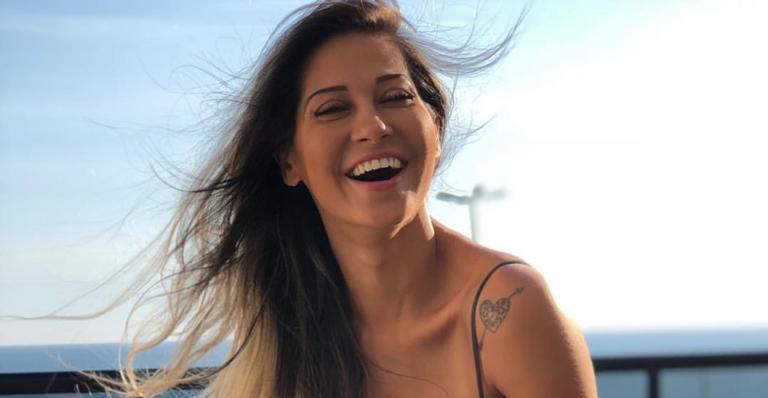 Ex-BBB Mayra Cardi volta às redes sociais com clique polêmico: ”Mamãe também tem bunda”