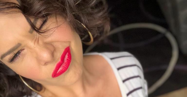 Grávida? Fernanda Souza passa mal no Desfile das Campeãs e vai embora às pressas