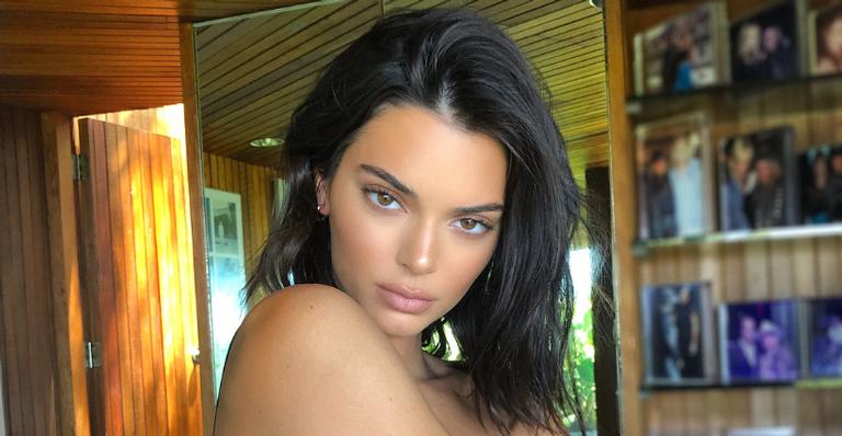 Kendall Jenner mostra cobra de estimação em parte inusitada de seu corpo