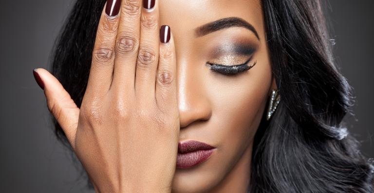 Maquiagem para pele negra: 5 dicas básicas que você precisa saber