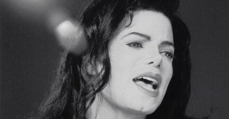 Após novas acusações em documentário, Michael Jackson volta para as paradas de sucesso