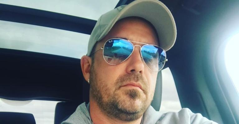 Fofo! Pai de Justin Bieber posta foto do cantor quando criança usando smoking