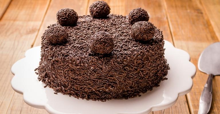 Bolo de Brigadeiro: Confira uma receita fácil e deliciosa para colocar em prática no final de semana
