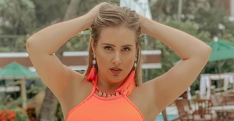 Sensual, Patrícia Leitte coloca bumbum pra jogo e é questionada: ”O silicone funcionou, né”