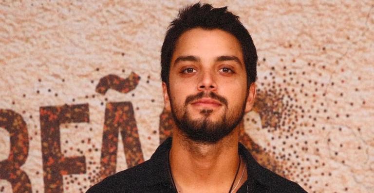 Após boatos sobre homossexualidade, Rodrigo Simas fala sobre namoro com Agatha Moreira: ”Muita intimidade”