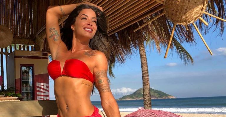 De tomara que caia, Aline Riscado se despede do verão: ”Vai embora não Verão”