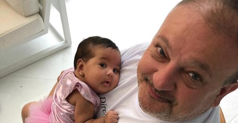 Erick Jacquin é flagrado em momento íntimo com os filhos gêmeos: ”Muito amor”