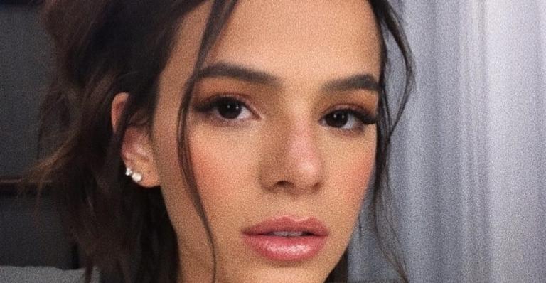 Apaixonada, Bruna Marquezine se declara na web: ”Aprendendo juntos e sendo amor”