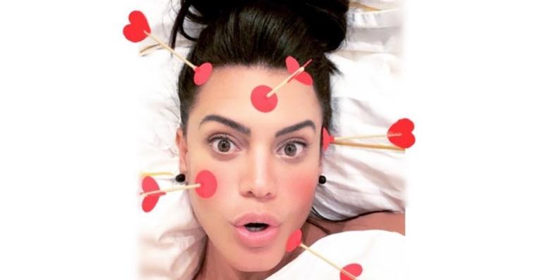 Letícia Lima dá bom dia para seus seguidores sem maquiagem: ”Posta foto de gatinha, mas na verdade…”