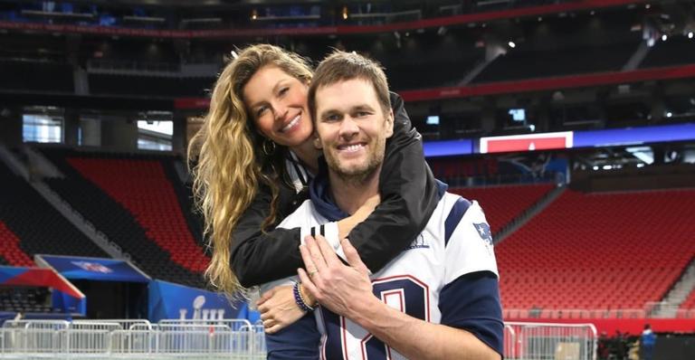 Gisele posa na neve ao lado de Tom Brady e jogador faz declaração em português: ”Meu amor”