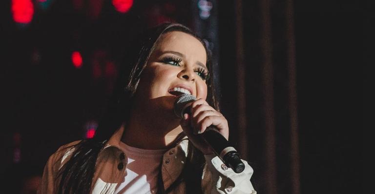 Maiara e Fernando Zor protagonizam beijos em show da dupla com Maraísa em Foz do Iguaçú