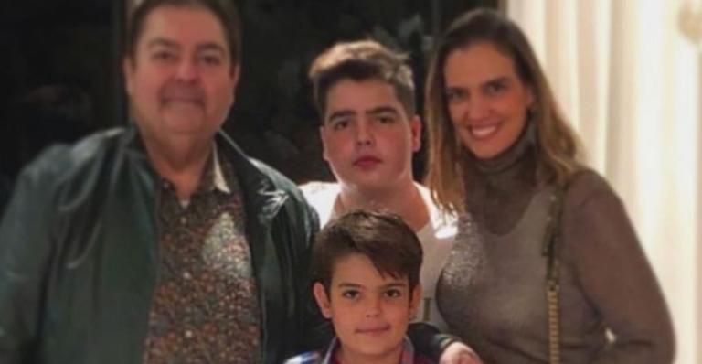 Faustão completa três décadas de programa na Globo e ganha homenagem do filho: ”Orgulho é a palavra”