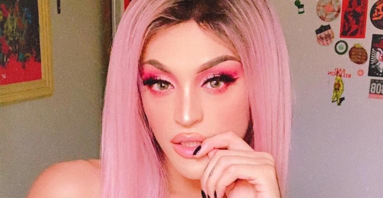 Pabllo Vittar posa com calcinha micro, blusa curtinha e corpão causa alvoroço na web