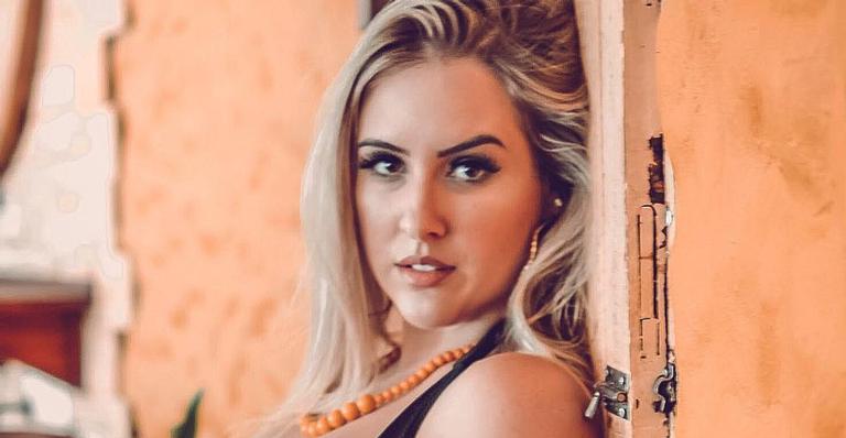 Patricia Leitte posta foto sensual fazendo topless, se arrepende e apaga