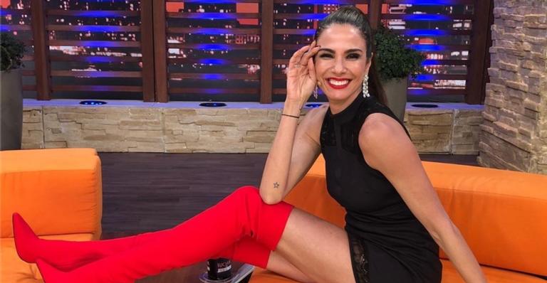 Aos 49 e mãe de dois, Luciana Gimenez ostenta barriga trincada em dia de malhação: ”Sextou”