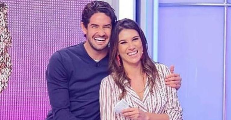 Pato volta da China e Rebeca Abravanel apoia o namorado em visita ao estádio do Morumbi