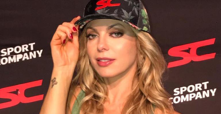 De lingerie, Sheila Mello exibe curvas aos 40 e arranca suspiros dos seguidores