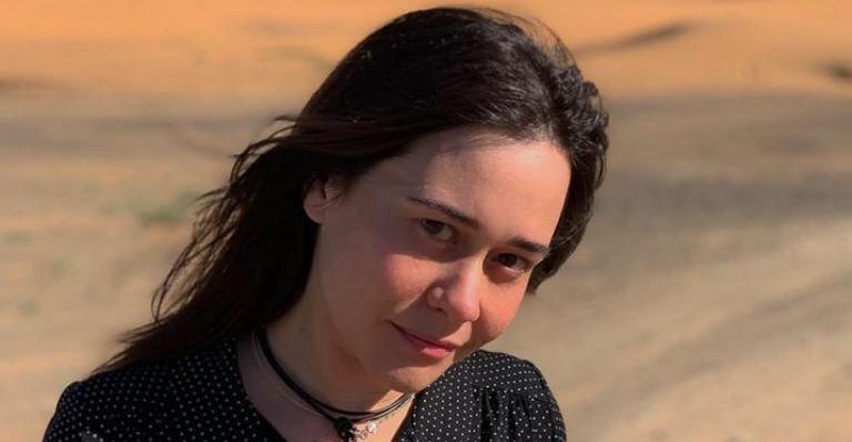 Alessandra Negrini faz carão em foto sensual e surpreende: ”Eu vou envelhecer e ela não”