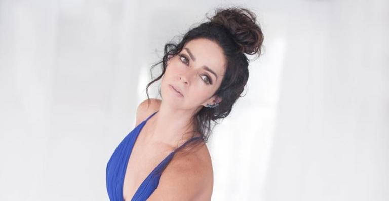 Claudia Ohana posa de lingerie preta e arranca suspiros da web: ”Rainha”