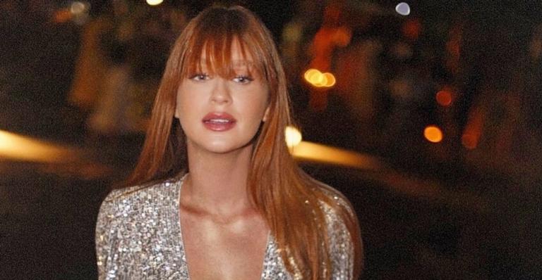 De lingerie preta e decote, Marina Ruy Barbosa leva fãs à loucura em plena madrugada