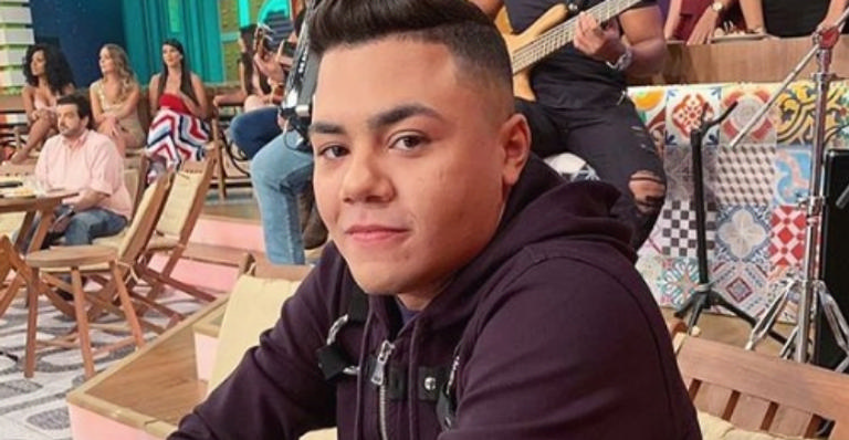 Sertanejo revela paixão por Paolla Oliveira na TV e atriz responde