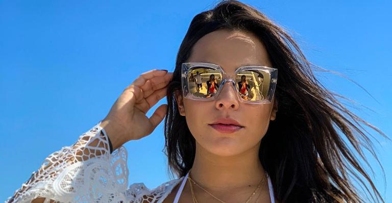 Emilly Araújo posta clique quente com o namorado e fãs reagem: ”Subiu até um fogo”