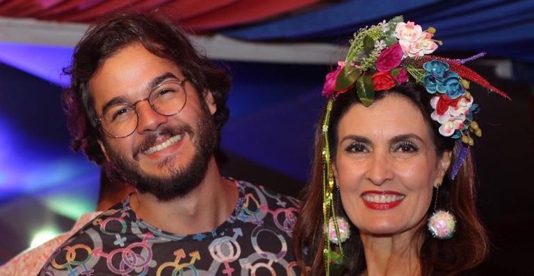 Túlio Gadelha e Fátima Bernardes posam agarradinhos e seguidores aprovam: ”O amor faz bem”