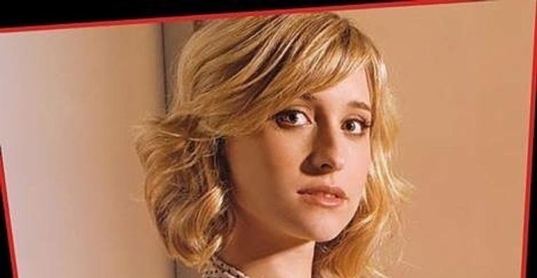 Allison Mack se declara culpada em acusação de tráfico sexual de mulheres