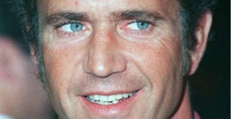 Mel Gibson cobra 4,5 mil por selfie e jantar; Fãs se revoltam: ”Apelativo”