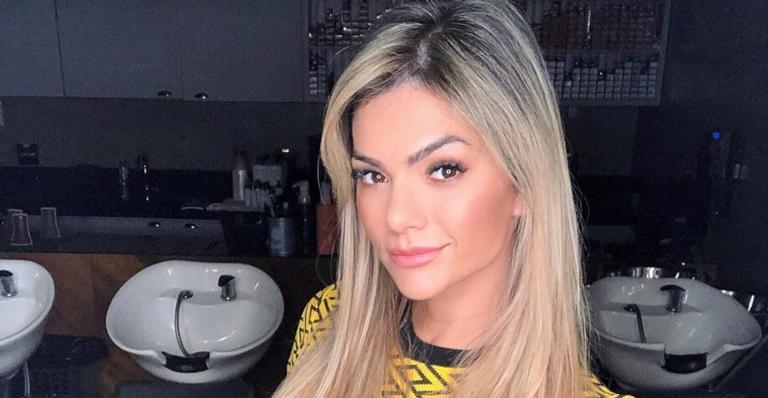 Kelly Key posa com barriga rasgada após treino: ”Sextou”