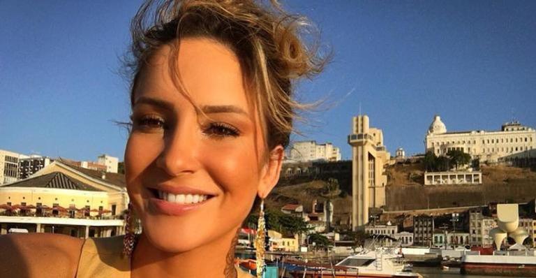 Claudia Leitte revela mudanças no corpo e compara as três gestações: ”Bochechas estão explodindo”
