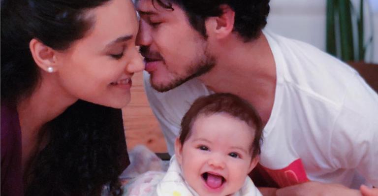 Após separação, Débora Nascimento posta primeira foto com José Loreto e parabeniza filha: ”Gratidão”