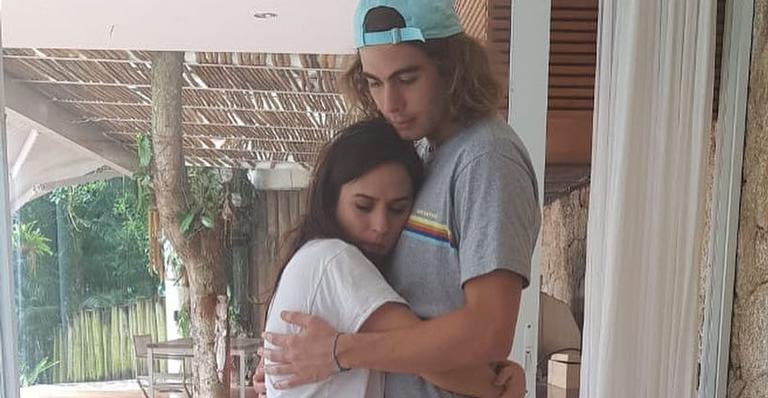 Tatá Werneck mostra barriguinha de 3 meses e revela expectativa: ”Termina o horário de enjoo de verão”