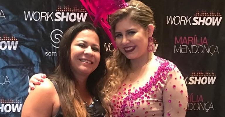 Marília Mendonça é surpreendida pela mãe no Twitter e seguidores brincam: ”Deu ruim”