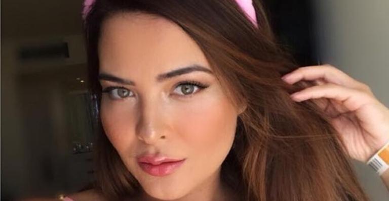 Geisy Arruda posa vestida de coelhinha sexy e reclama: ”Nenhum ovo”