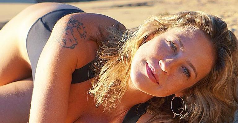 Luana Piovani posa de calcinha e deixa Pedro Scooby babando