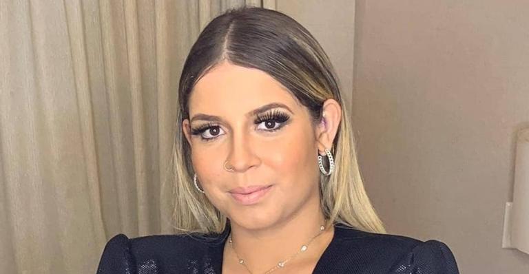 Marília Mendonça comemora calças caindo: ”Tive que usar um clipe”