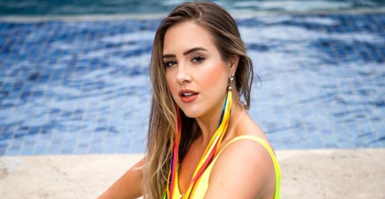 Após cirurgia, Patrícia Leitte mostra corpo escultural em passeio de barco